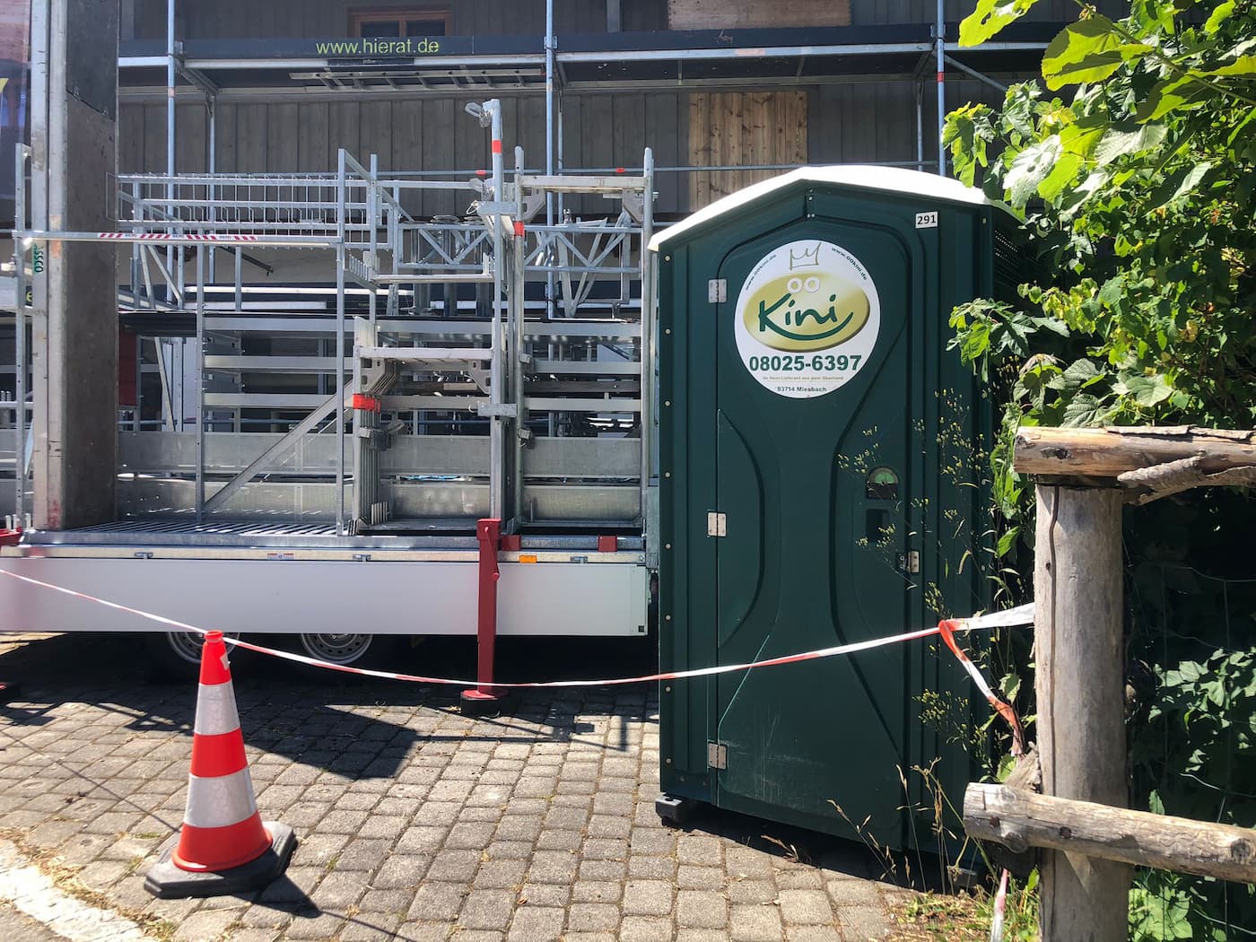 Mobile Toilette mieten für Baustellen in Oberbayern.