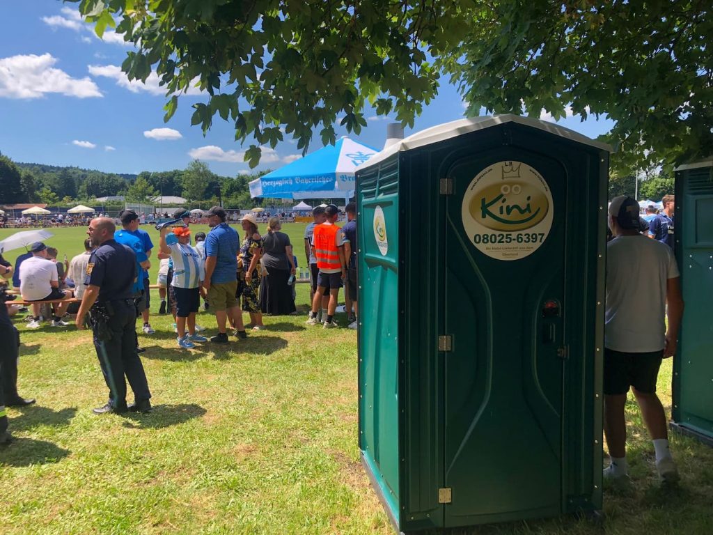 Event WC Preise im Oberland. Günstig Toilettenwagen mieten.