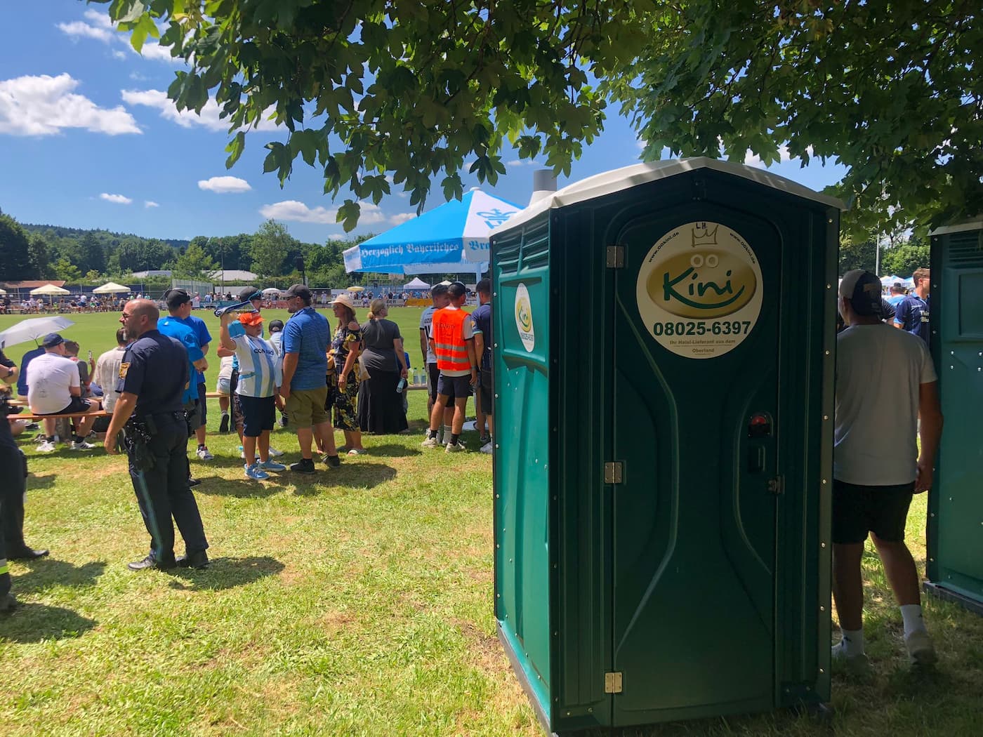 Event WC Preise im Oberland. Günstig Toilettenwagen mieten.