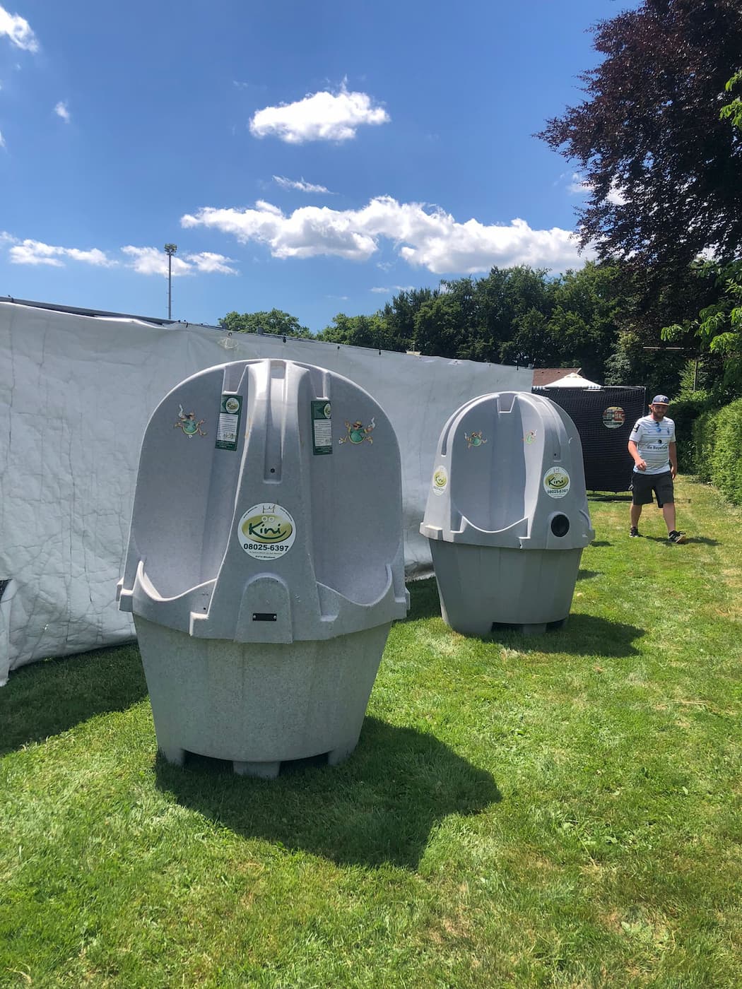 Mobiles Urinal beim Einsatz an einem Event
